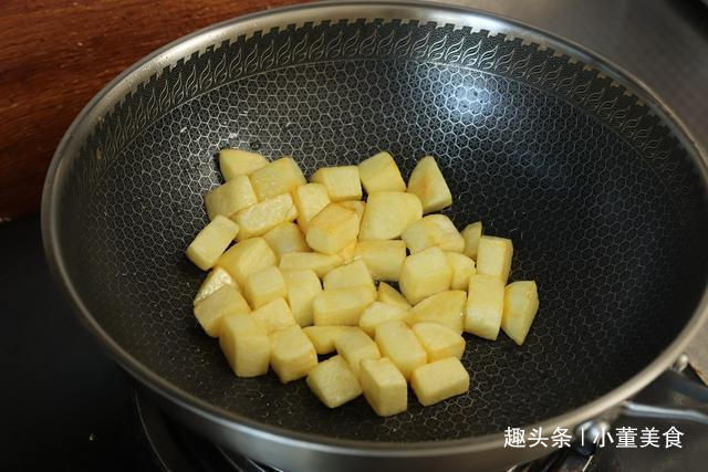  做法|土豆别炒着吃了，教你一个新做法，我家一周吃5次，比吃肉还过瘾