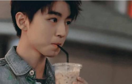 交换|假如请你喝王俊凯家奶茶,需吃下4款蛋糕做交换,粉丝难为我了