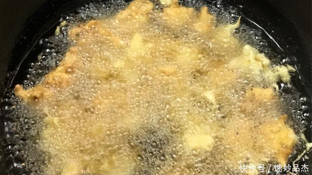 鸡胸肉|老阿姨在家做椒盐鸡块,教你学会这个小技巧,真是美味