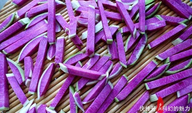 爽脆|腌好的心里美萝卜,爽脆有韧性,颜色也美,吃起来特爽快