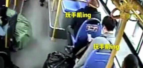 手机|玩手机错过站,女子扇司机耳光:我打你怎么了!司机:不是很痛