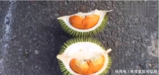 切开|男子捡到巴掌大的榴莲,用刀子切开榴莲掰开一看,高兴坏了
