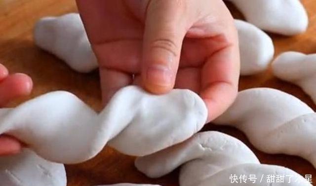 好吃|夏天,遇到此面食要多吃,上锅一炸,外酥里糯,比油条还好吃