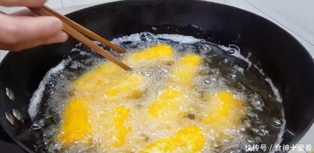 孩子|糯米又出新吃法,加2把红枣,个个焦脆又软糯,出锅孩子抢着吃