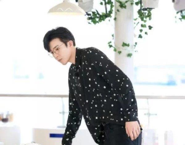  刘宇宁|刘宇宁长得怎么样？听到《中餐厅》客人对他的评价，真有眼光