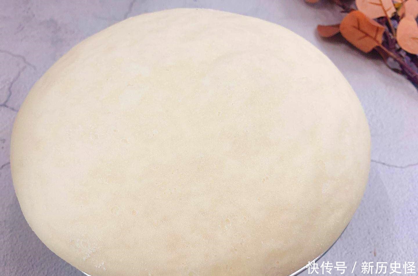 温水|发面容易酸大厨教您发面的5大诀窍,保证面更香,20分钟发满盆