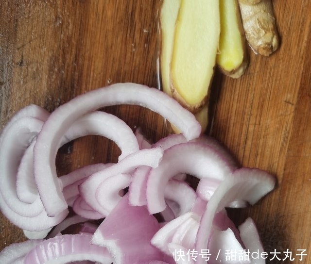  肉质|盐焗鸡腿，肉质软嫩多汁，超美味