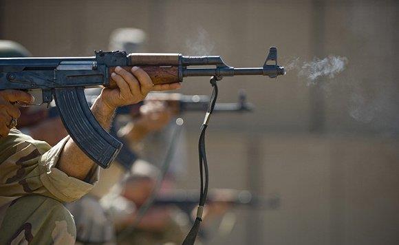 米处|AK47射程是400米,我站在401米处,能徒手接子弹吗?