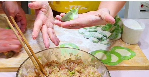 白菜汁|包白菜饺子,有人先焯水有人直接包?都不对!教你正确做法,真香