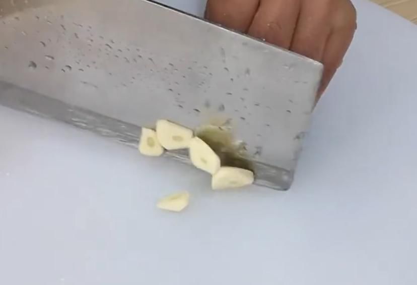 经典|鸡肉的经典做法,香辣美味,一盘鸡肉搭配两碗米饭,真过硬