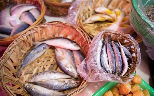 名叫|在潮汕有一种海鱼,土名叫鸡腿鱼,做好以后汤腥肉鲜,只能吃鱼肉