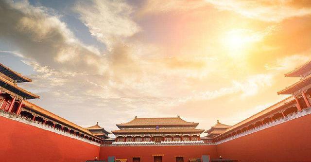  大门|紫禁城的大门，一人可随意出入，一人只能进一次，三人只可出一次