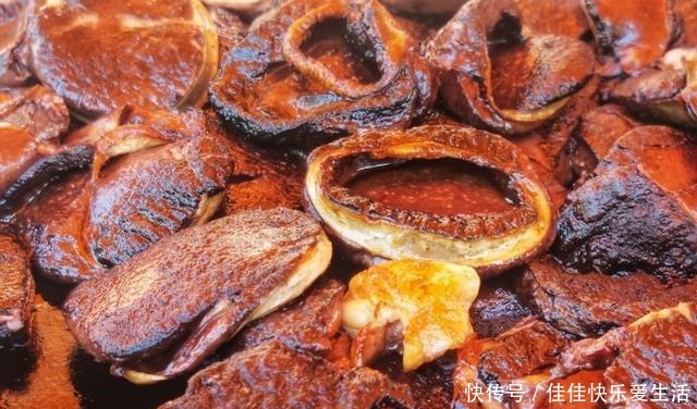 豫北地区|大叔集市卖暗黑美食一天百碗,外地人难下咽,本地人一天不吃就想