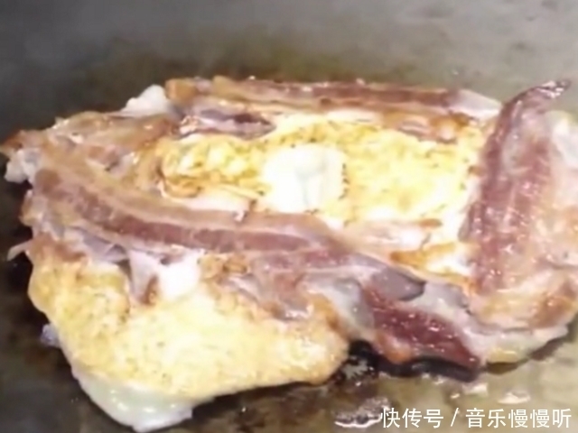小伙|小伙把鸡蛋打在五花肉上,十分钟后,路人惊呆了
