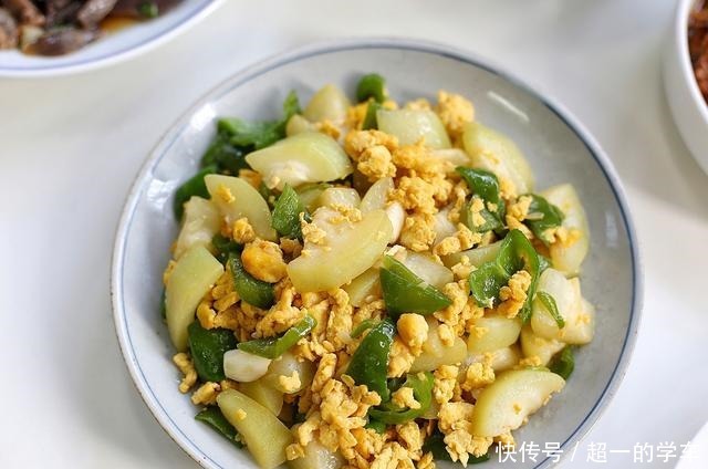 收到|婆婆做的晚餐,在朋友圈火了,荤素搭配吃得香,收到无数点赞