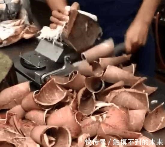 拉面馆|拉面馆切了几天肉, 老板就让我回家了, 说我切厚了