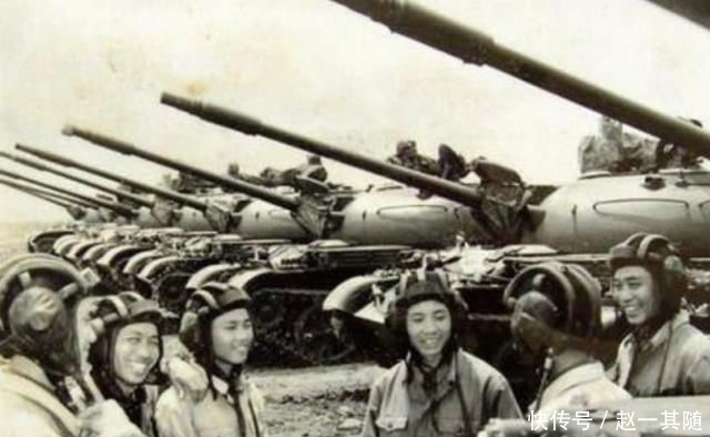  62式轻型坦|对越反击战，解放军出动823辆坦克和装甲车，粉碎越军防线