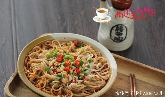 学会|自从学会这酸辣粉的做法,儿子隔三差五点名要吃,每次上桌必光盘