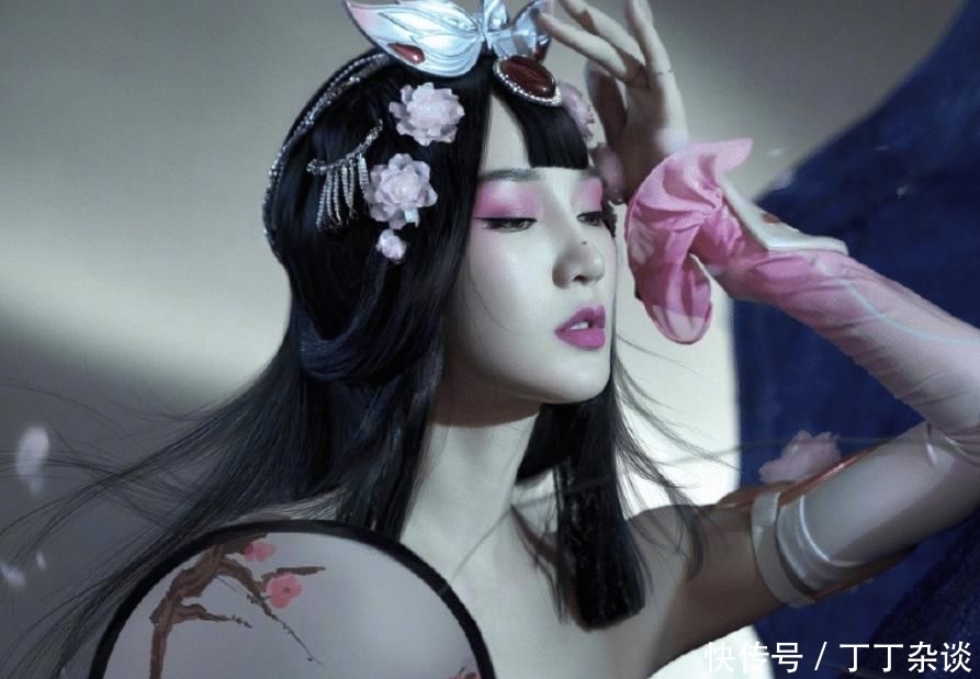  女英雄|《浪姐》cos王者女英雄，张含韵王霏霏神还原， 黄龄是认真的吗？