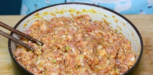 正确|不要只是加水拌饺子馅,教你正确的方法,学会再也不去餐馆了