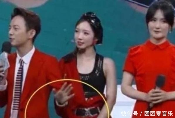 错位|有种“不敢看”叫错位照,孟美岐王俊凯不算啥,看到肖战沸腾了