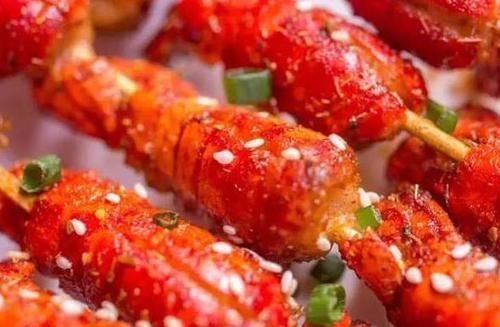 哥哥|小哥哥卖“高档小吃”,50元一个,不准食客挑,食客却排着长队买