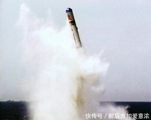 洲际导弹|潜射洲际导弹发射时,为什么要从水下30米左右发射?