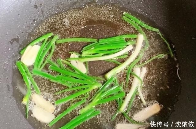 鲜爽|葱油酸辣宽粉(教你一道鲜爽可口、好吃过瘾的美味小吃)。