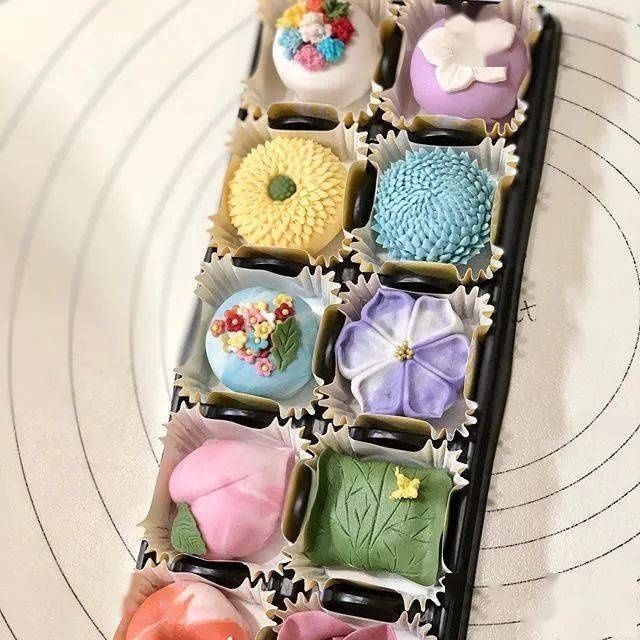 包袱蛋糕|脑洞太大韩国小姐姐晒神秘蛋糕,引百万粉丝每天催更太美了,每一张都让我流口水…