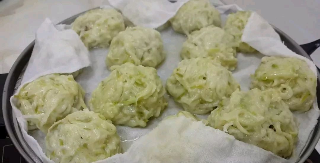 丸子|到吃萝卜的时候,我教你怎么做萝卜肉丸它们味道鲜美,但不油炸你吃得越多,它们就越香