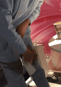 教训|搞笑GIF：那天看我老婆被人拿着棒子教训，我二话没说上去就是一顿打