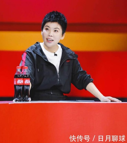 年轻|邓亚萍与年轻偶像频繁互动,李汶翰、何洛洛圆梦了,还互送签名!