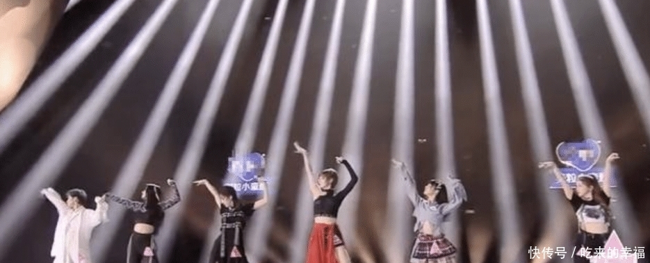 舞台|张艺凡《创造营》总决赛被扛下舞台,受伤严重导致团舞取消,姐妹纷纷来安慰她