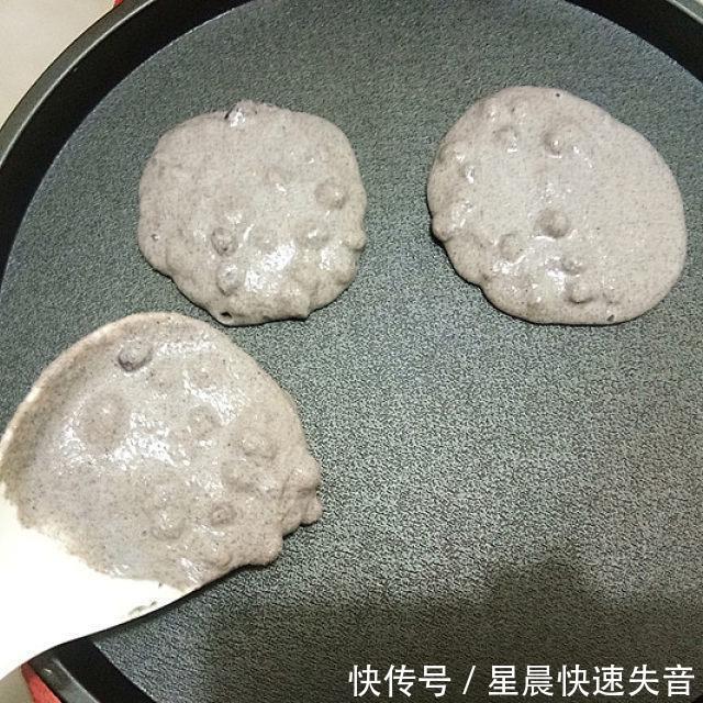 红豆|红豆杂粮饼，简单的早餐，又快又好吃