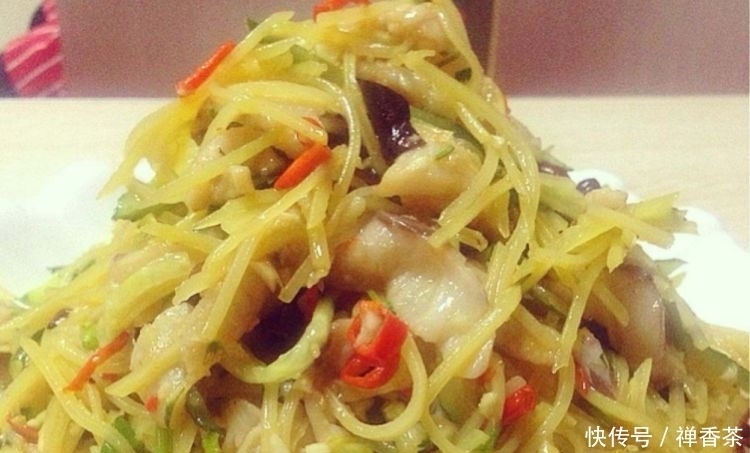 桌子|去东北小姨家“做客”,做了一大桌子的菜,吃两口就“撂筷”回家