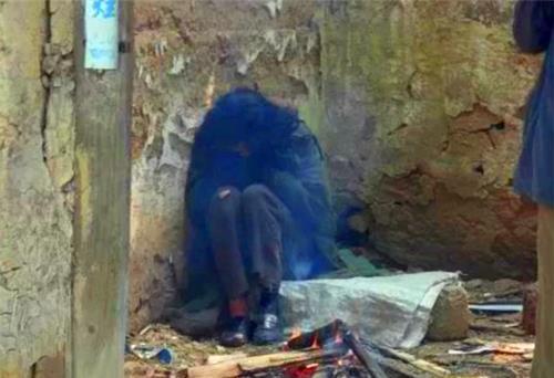 干活|人可以有多懒?他因父母溺爱从不干活,吃饭靠喂,最后竟活活饿死