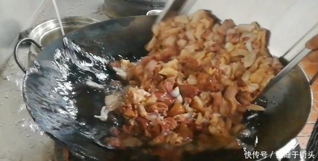 烧鸡|淮扬菜大厨改良员工餐将香菇烧鸡这么做,鲜香微辣,开胃下饭