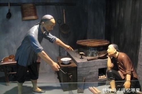 忘记|店员睡过头忘记关火,最后把锅烧干,竟意外做出一道经典美食