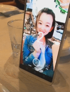 机器|“去医院做彩超，平胸妹子被机器给打击到了。”太直接了哈哈哈