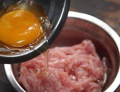 腌肉|不要再用淀粉腌肉了,牢记“这3点”,无论腌啥肉,都鲜嫩又入味