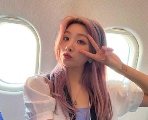  发新|选秀学员淘汰后，乃万徐艺洋发新歌，而她成快本常驻嘉宾候选人