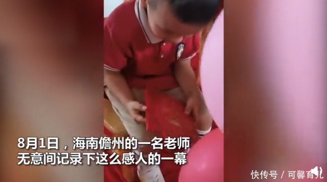 姥姥|幼儿园毕业证书入手后，小男孩泪如雨下，长大的过程太辛苦！