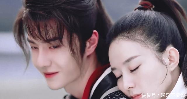  太宠|《有翡》初上节目，赵丽颖私下带一博吃美食，同喝一碗汤表情太宠