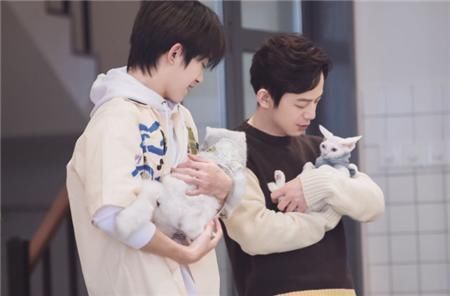  难怪|何老师低调了23年家庭终曝光，网友：没想到这么强大，难怪人脉广