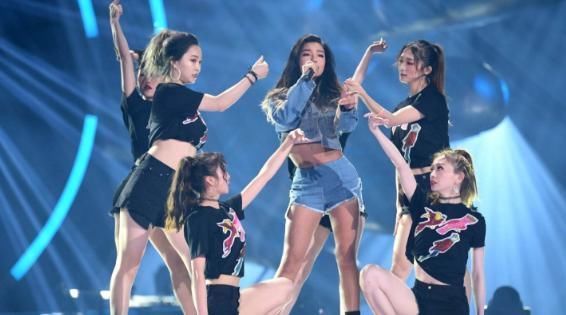 谭维维|尴尬明明都是“超女”出身,当年的亚军已是导师,而冠军却仍是选手