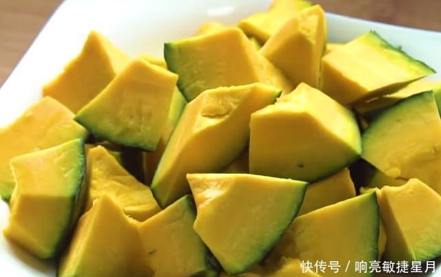 爱吃|孩子爱吃的油焖南瓜,简单4步就能上桌,软糯美味,好吃又营养