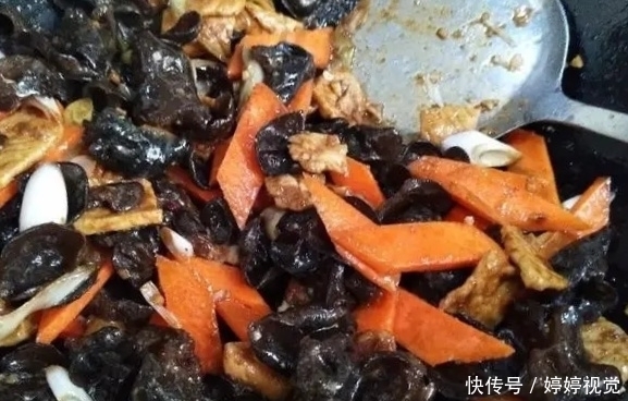 黑木耳|这道家常菜,热量偏低,营养丰富,非常适合减肥期间食用