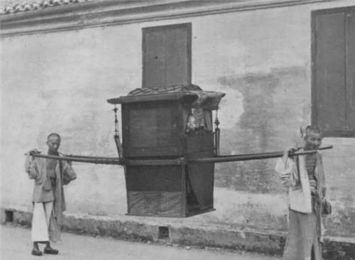 老照片|晚清百姓生活老照片,地主小老婆确实漂亮,抽鸦片的女子打扮时髦