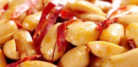 酥脆|在家自制酒鬼花生,只需注意这些小技巧,保证做出来的,酥脆美味