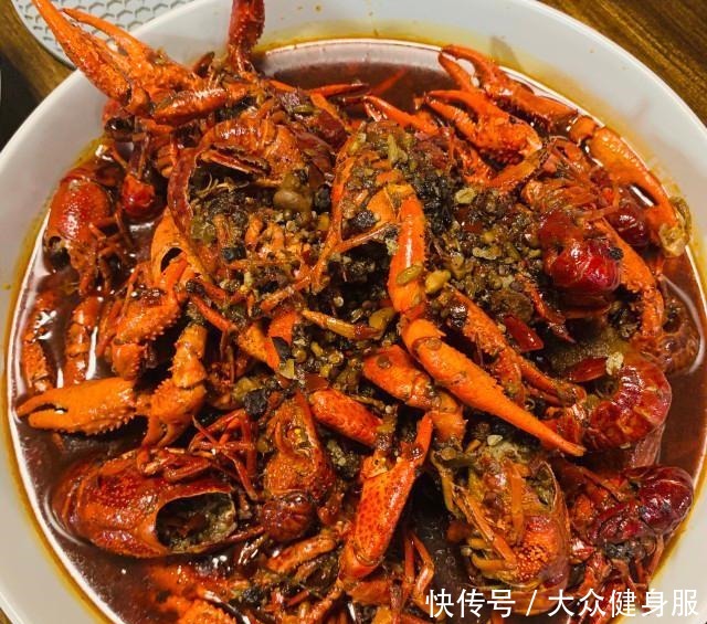 小龙虾|麻辣小龙虾和蒜蓉小龙虾,好吃到吮指